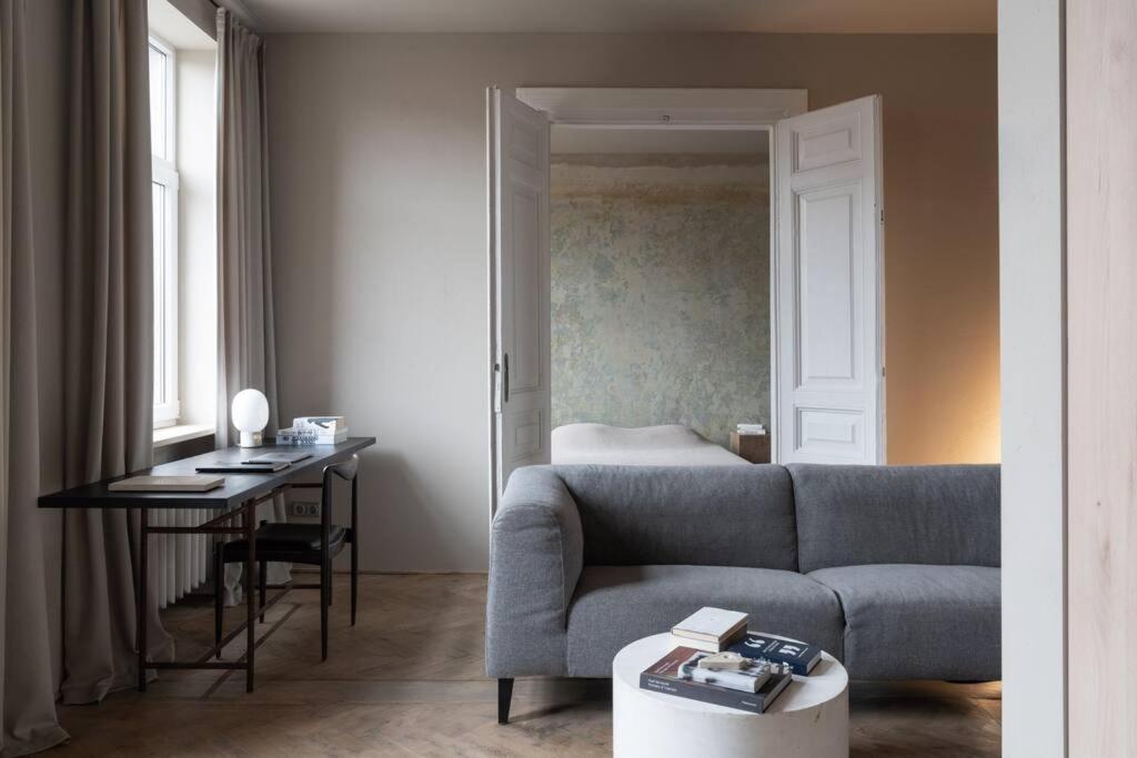 Authentic 1 Bd Old Town Apartment By Hostlovers カウナス エクステリア 写真